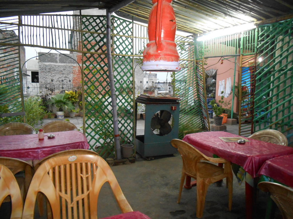 Elvis Guest House Varanasi Exterior photo