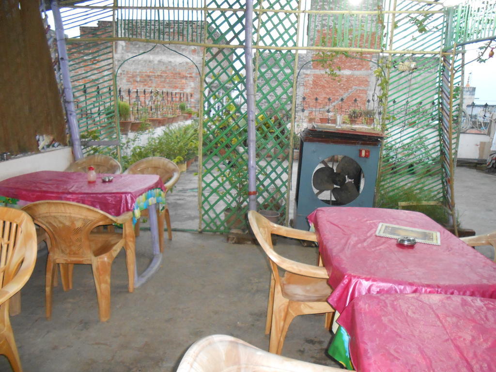 Elvis Guest House Varanasi Exterior photo